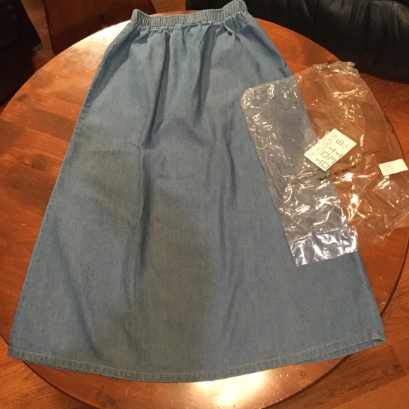 BFA Classic Denim Skirt with pockets - Picture 3 of 3